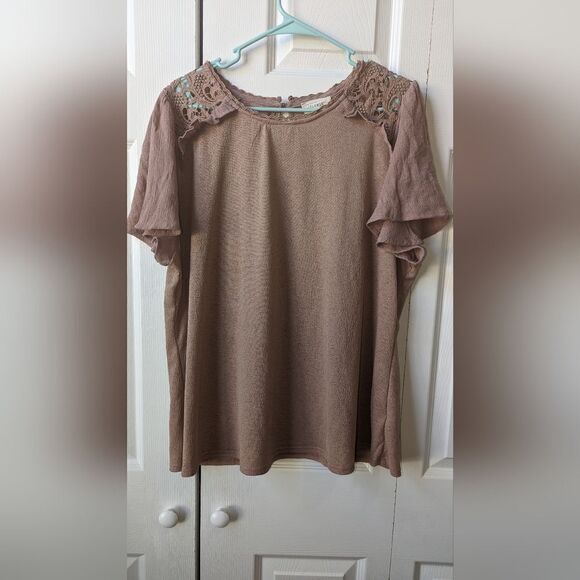 Flower and Feather women's blouse - Picture 1 of 8